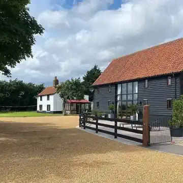 Tar and chip drive at a barn conversion